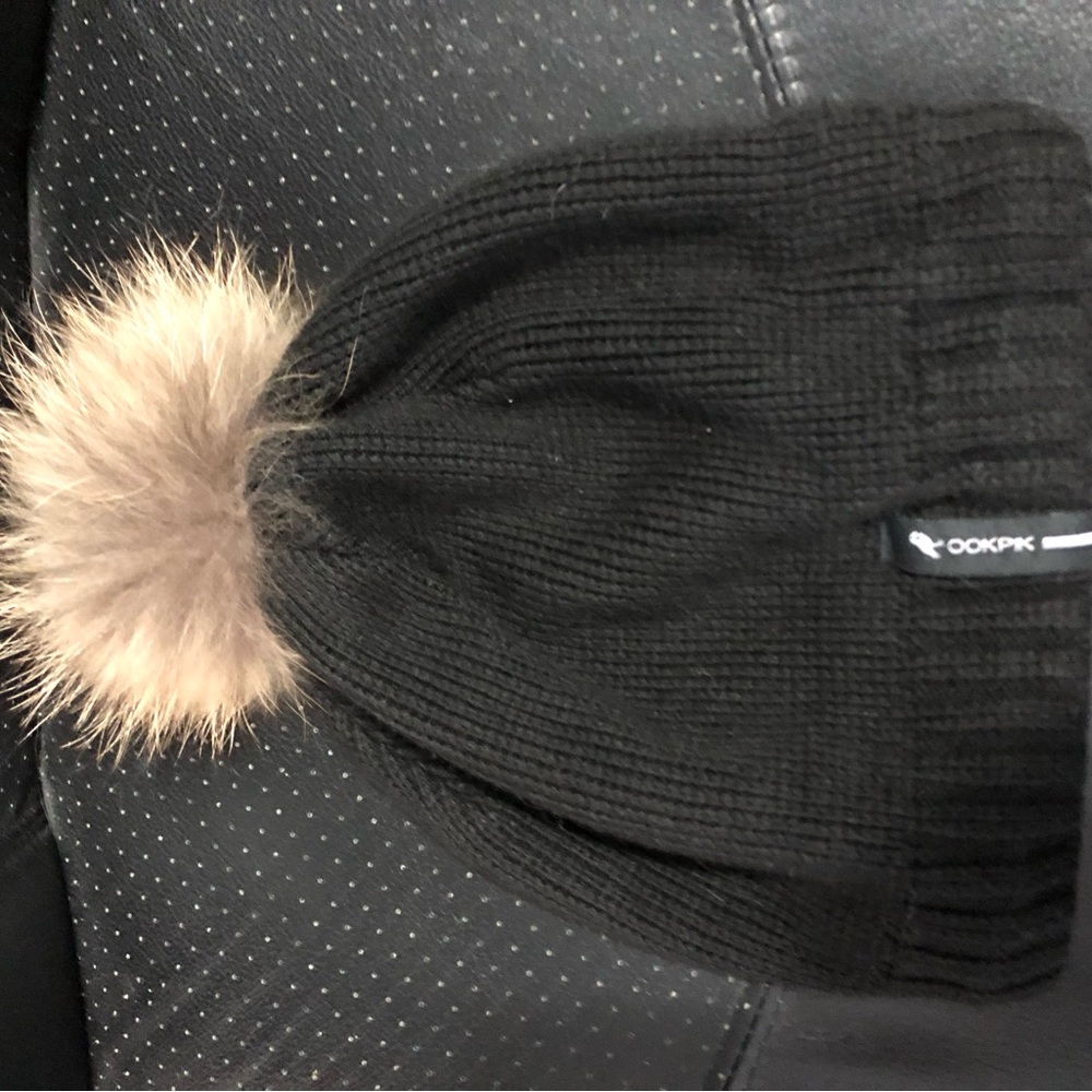 OOKPIK black Knit Beanie with Luxurious  Fur Pom